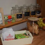 לינה וארוחת בוקר At Newton House Farm